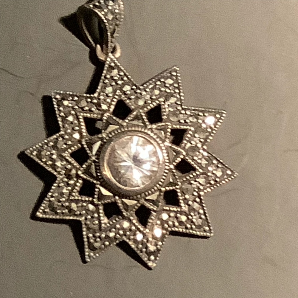 Marcasite and sterling silver pendant💥SALE